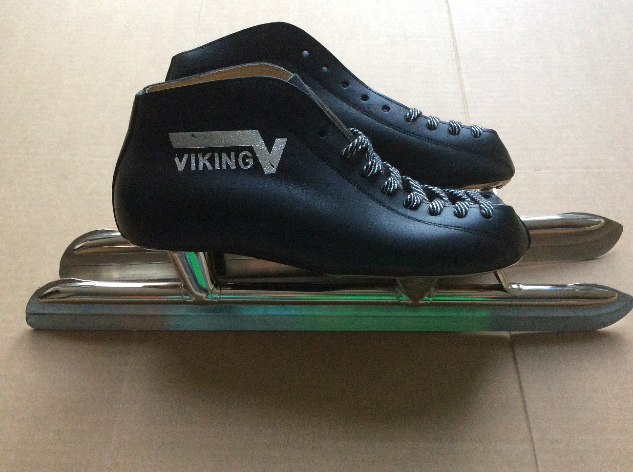 VIKING 1 Hoog (1e model schoen) = !!!!! kopen - ALLE Vaste Schaatsen (Noren) : OPRUIMING !!!, Kinder Schaatsen, UITVERKOOP (Artikelen uit deze categorie kunnen bij ons wel gepast worden maar